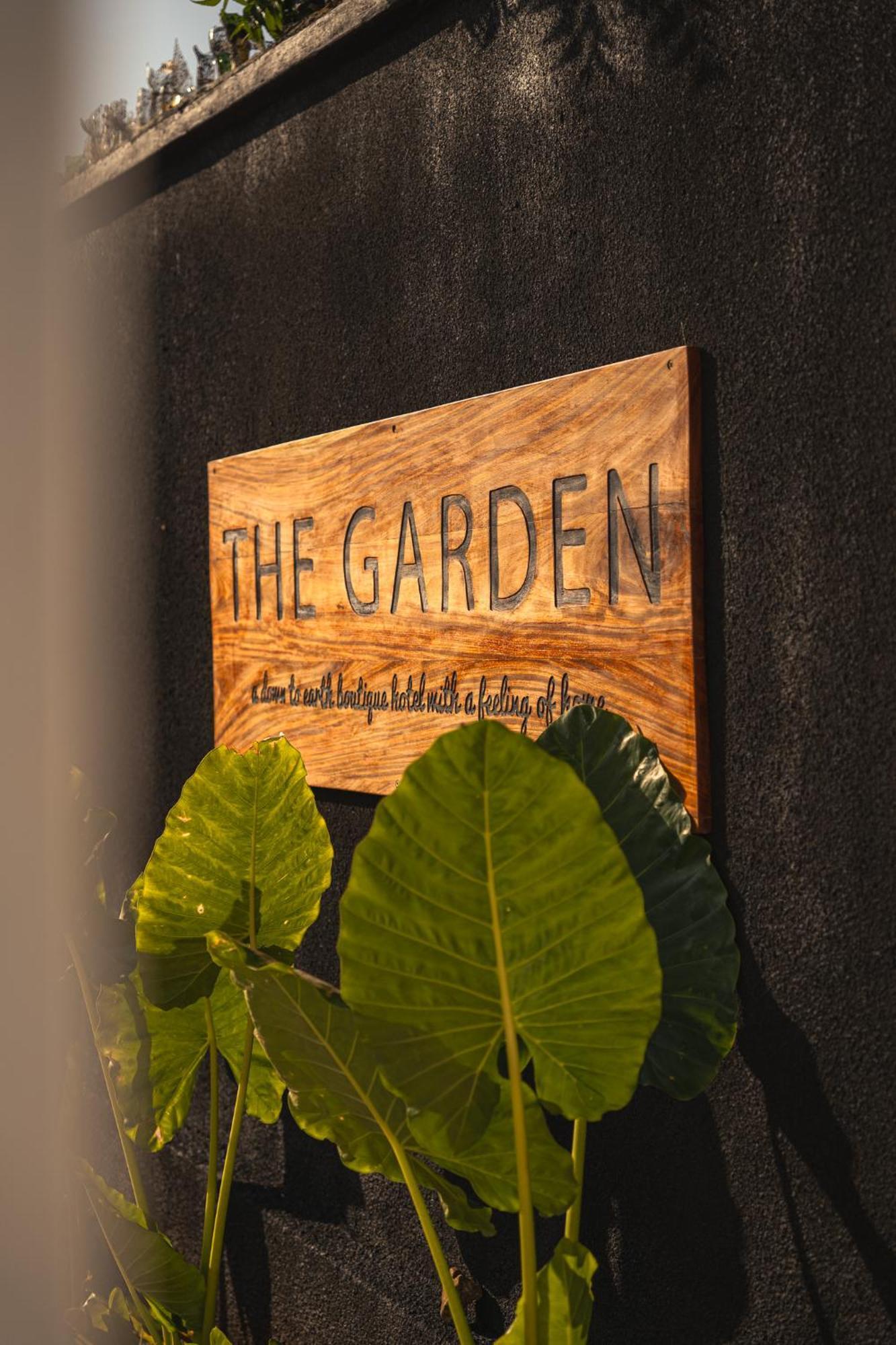 The Garden Hotel Паже Екстериор снимка