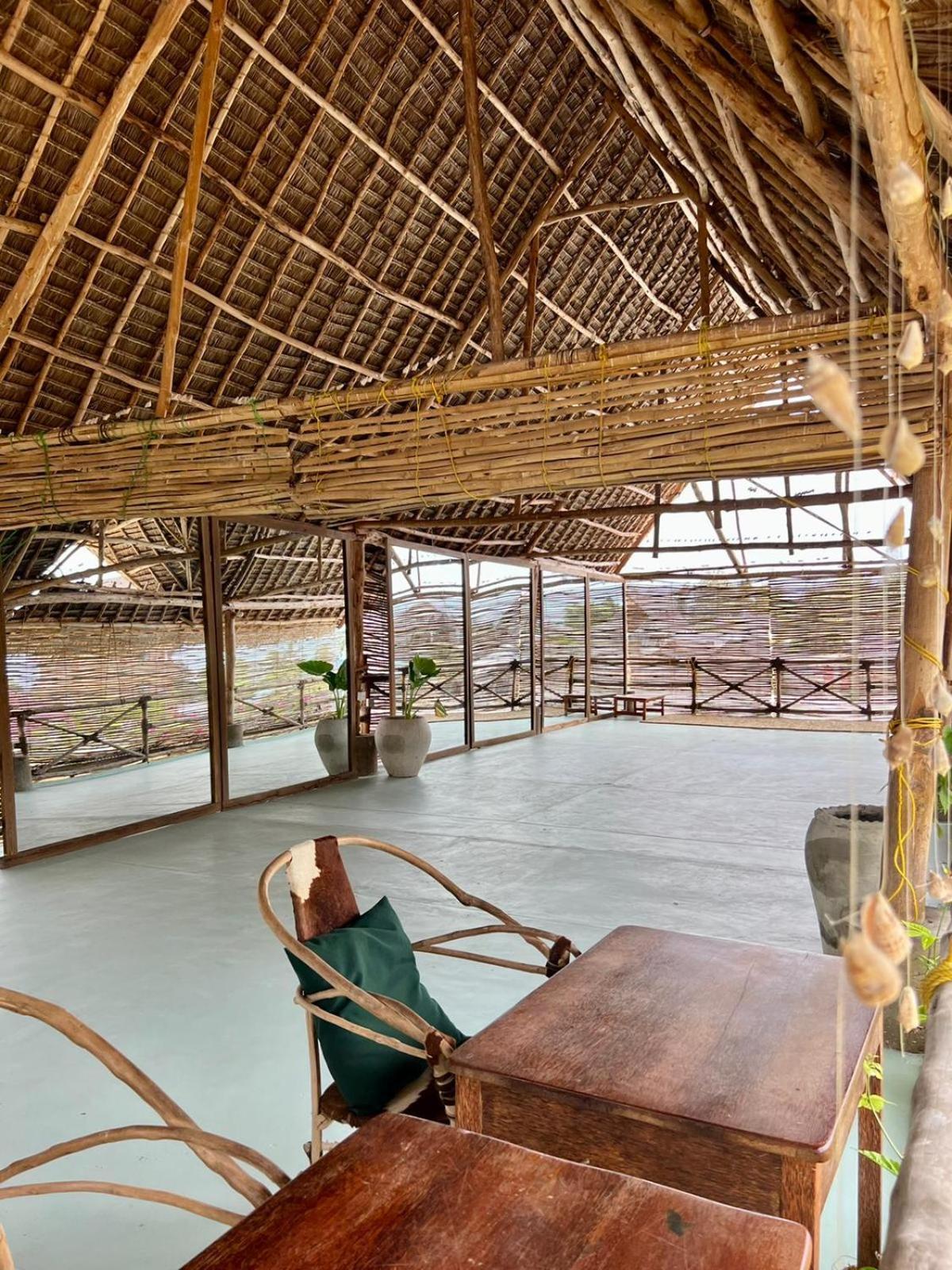 The Garden Hotel Паже Екстериор снимка