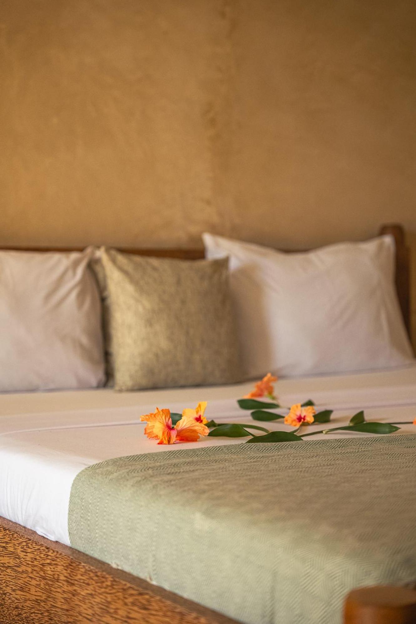 The Garden Hotel Паже Екстериор снимка