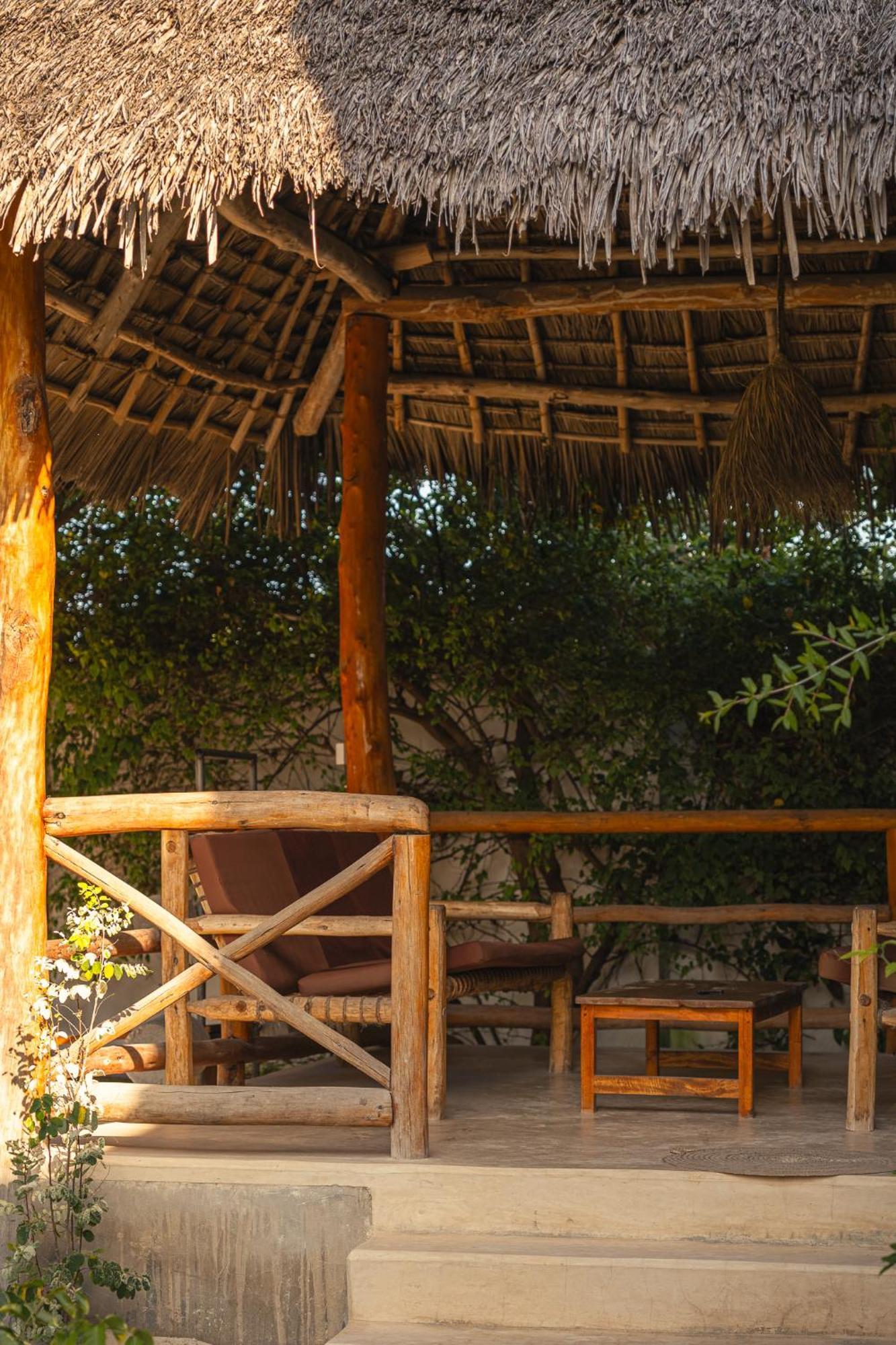 The Garden Hotel Паже Екстериор снимка