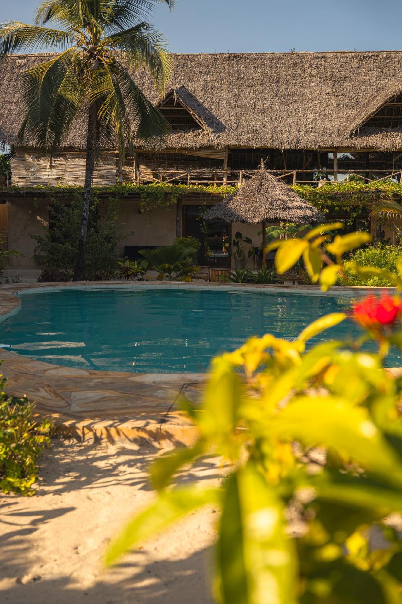 The Garden Hotel Паже Екстериор снимка