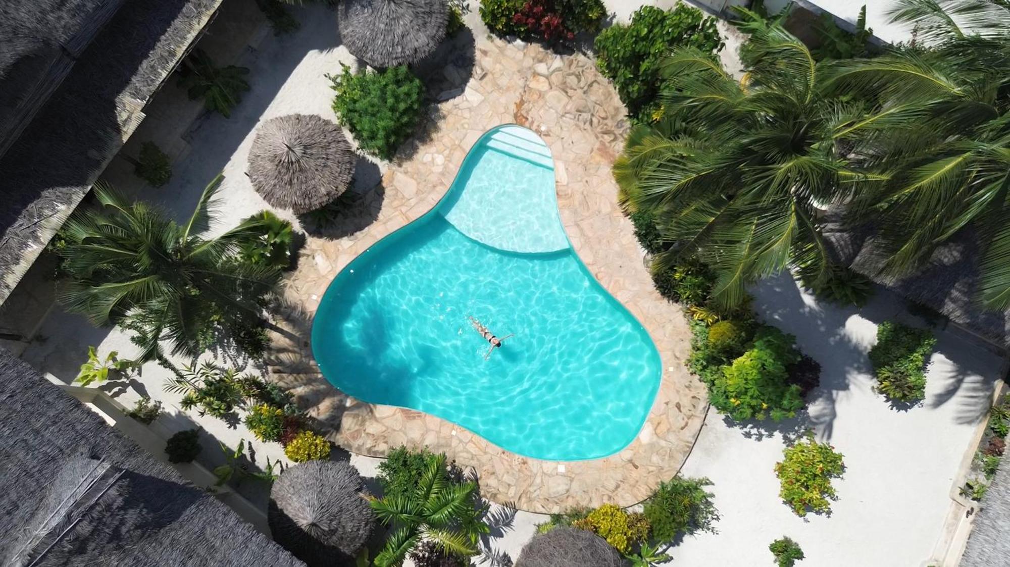 The Garden Hotel Паже Екстериор снимка