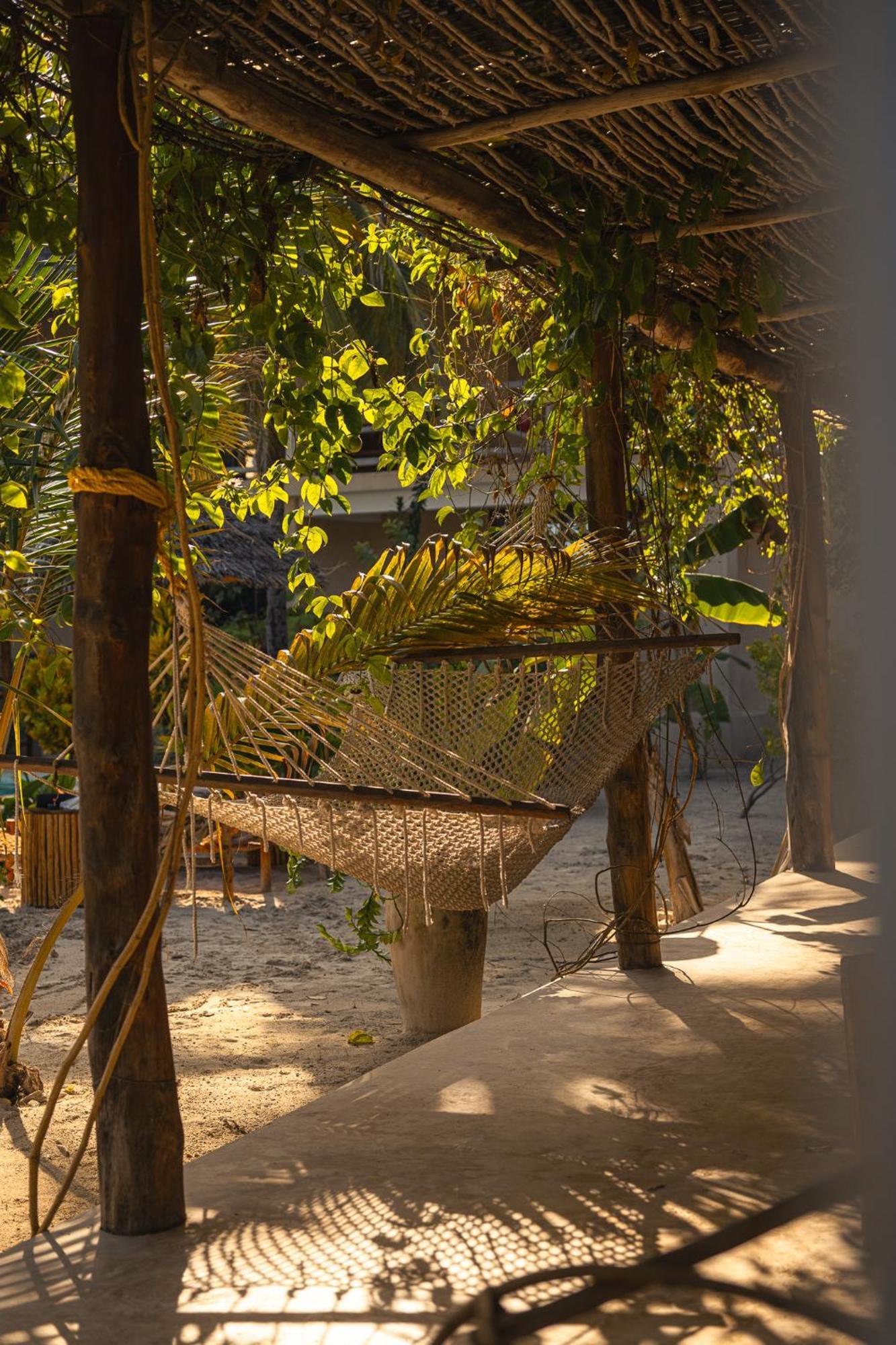The Garden Hotel Паже Екстериор снимка